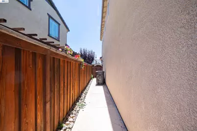 18628 Delta Ct, Lathrop, CA 95330 - Photo 16