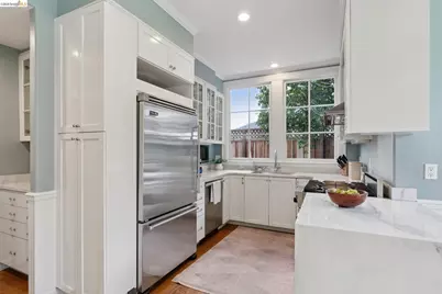 901 Paramount Rd, Oakland, CA 94610 - Photo 18