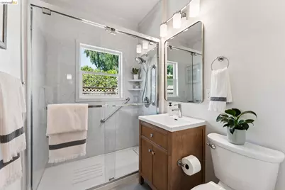 584 Martin St, Oakland, CA 94609 - Photo 22