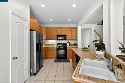 221 Victory Way, Suisun City, CA 94585 - Photo 18
