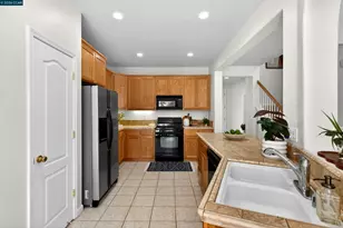221 Victory Way, Suisun City, CA 94585 - Photo 18