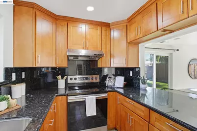 6010 Peppertree Ct, Newark, CA 94560 - Photo 6