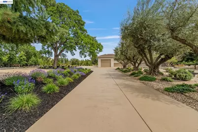 1080 Finley Rd, Pleasanton, CA 94588 - Photo 72