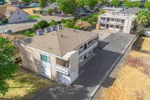 218 K St, Los Banos, CA 93635 - Photo 2