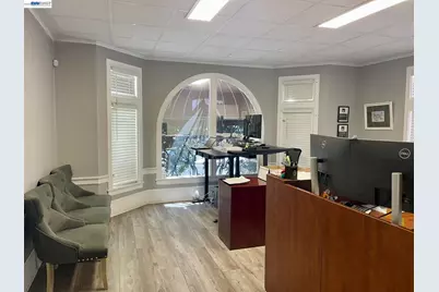 370 Grand Ave Suite 1, Oakland, CA 94610 - Photo 1