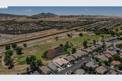 979 Centennial Dr, Brentwood, CA 94513 - Photo 30