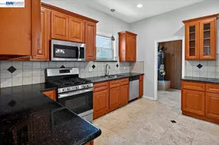 2836 Myrtle St, Oakland, CA 94608 - Photo 46