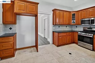 2836 Myrtle St, Oakland, CA 94608 - Photo 10