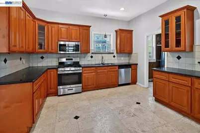 2836 Myrtle St, Oakland, CA 94608 - Photo 44