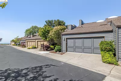1321 Crown Dr, Alameda, CA 94501 - Photo 4