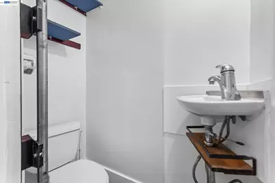 3246 Mlk Jr. Way, Oakland, CA 94609 - Photo 14