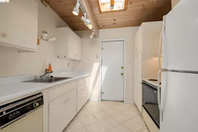 7279 Snake Rd, Oakland, CA 94611 - Photo 8