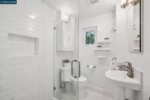 996 Hawthorne Dr, Lafayette, CA 94549 - Photo 22
