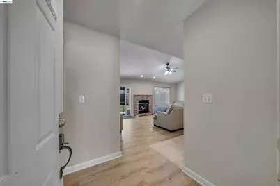 1820 Willow Creek Dr, Tracy, CA 95376 - Photo 2