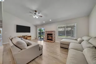 1820 Willow Creek Dr, Tracy, CA 95376 - Photo 2