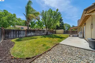 1820 Willow Creek Dr, Tracy, CA 95376 - Photo 10