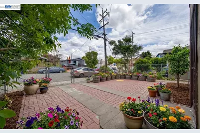 1227 33rd St, Oakland, CA 94610 - Photo 6
