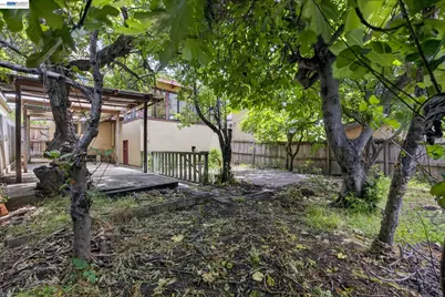 1227 33rd St, Oakland, CA 94610 - Photo 68