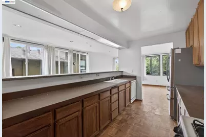 1227 33rd St, Oakland, CA 94610 - Photo 32