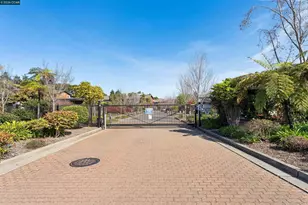 405 Centre Ct, Alameda, CA 94502 - Photo 4