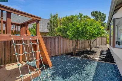 110 Dogwood Ln, Vallejo, CA 94591 - Photo 32