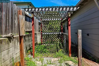 2110 Pomona Ave, Martinez, CA 94553 - Photo 24