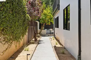 921 Underhills Rd, Oakland, CA 94610 - Photo 76
