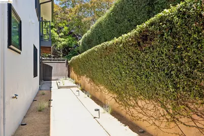 921 Underhills Rd, Oakland, CA 94610 - Photo 70
