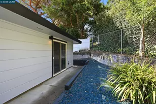 8019 Sterling Dr, Oakland, CA 94605 - Photo 30