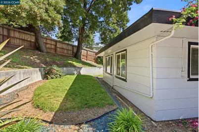8019 Sterling Dr, Oakland, CA 94605 - Photo 34