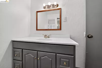 5533 Edgerly St, Oakland, CA 94621 - Photo 20