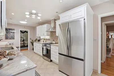 4500 Oak Hill Rd, Oakland, CA 94605 - Photo 14