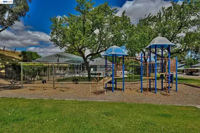 1202 Spring Valley Cmn, Livermore, CA 94551 - Photo 16