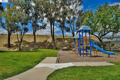 1202 Spring Valley Cmn, Livermore, CA 94551 - Photo 14