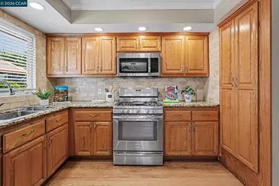 1360 Grove Way, Concord, CA 94518 - Photo 8