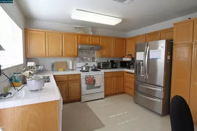 576 Ross Cir, Martinez, CA 94553 - Photo 2