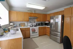 576 Ross Cir, Martinez, CA 94553 - Photo 2