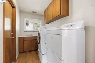200 Greenwich Ln, Modesto, CA 95350 - Photo 38