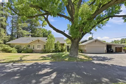 200 Greenwich Ln, Modesto, CA 95350 - Photo 2