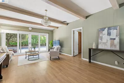 200 Greenwich Ln, Modesto, CA 95350 - Photo 8