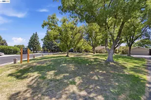 200 Greenwich Ln, Modesto, CA 95350 - Photo 4