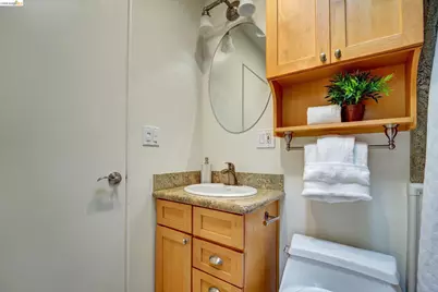 4080 Kuhnle Ave, Oakland, CA 94605 - Photo 30