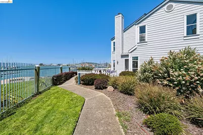 807 Commodore Drive, Richmond, CA 94804 - Photo 4