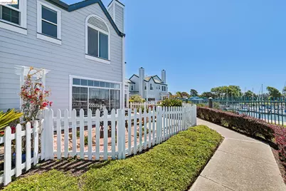 807 Commodore Drive, Richmond, CA 94804 - Photo 2