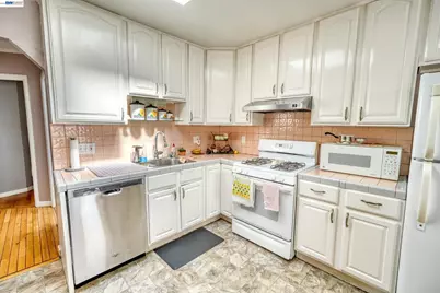 150 Cambridge St, San Francisco, CA 94134 - Photo 12