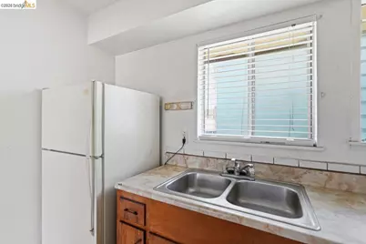 933 41st St, Oakland, CA 94608 - Photo 24