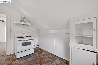 950 Loomis Ct, Oakland, CA 94606 - Photo 34