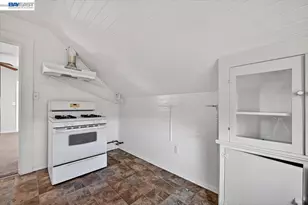 950 Loomis Ct, Oakland, CA 94606 - Photo 34