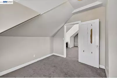 950 Loomis Ct, Oakland, CA 94606 - Photo 30