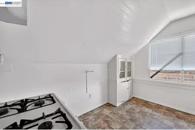 950 Loomis Ct, Oakland, CA 94606 - Photo 32